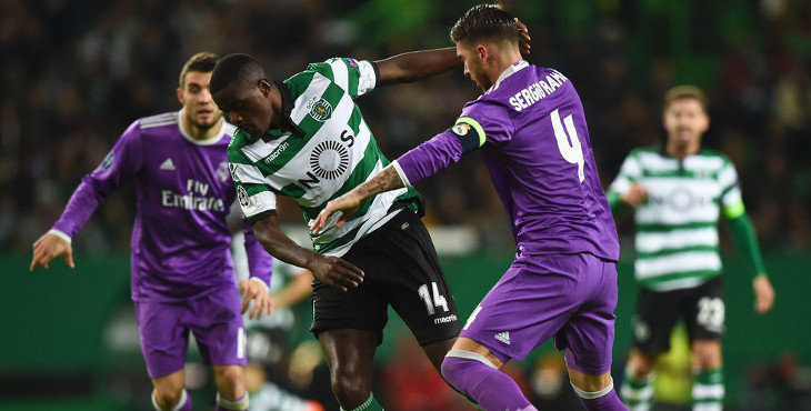 Sporting's midfielder William de Carvalho (C) vies with Real Madrid's defender Sergio Ramos (L) during the UEFA Champions League football match Sporting CP vs Real Madrid CF at the Jose Alvalade stadium in Lisbon on November 22, 2016. / AFP / PATRICIA DE MELO MOREIRA (Photo credit should read PATRICIA DE MELO MOREIRA/AFP/Getty Images)