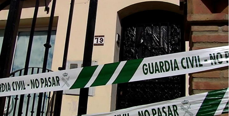 Cuatro guardias civiles ingresados tras incendio de una vivienda en Alicante