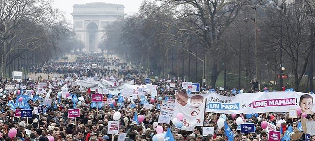 Multitudinaria marcha en París en contra del matrimonio gay