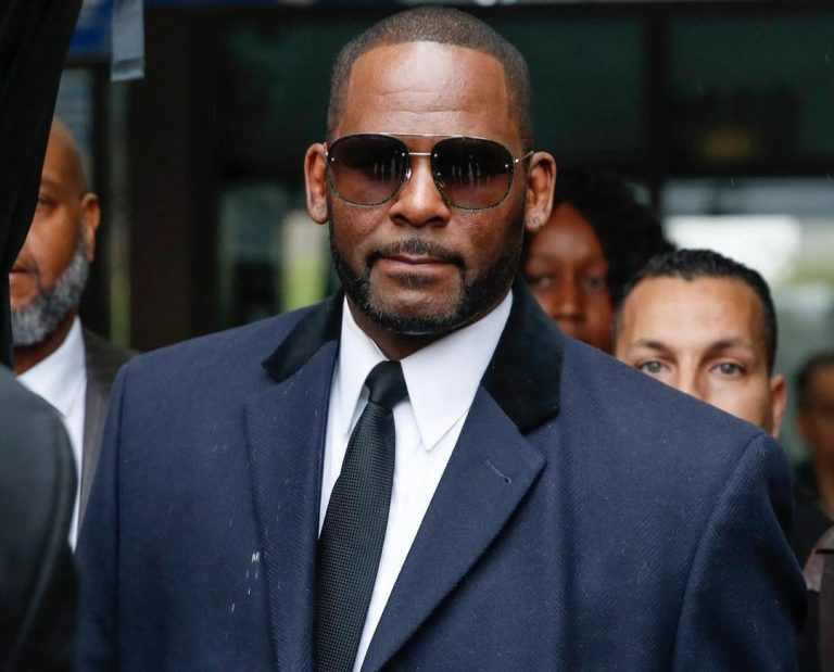 El cantante R. Kelly condenado a 30 años de cárcel por abuso sexual