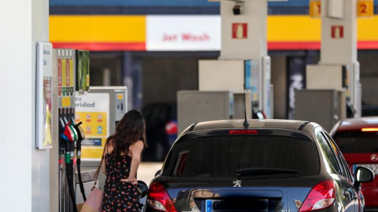 Las gasolineras más baratas en las 13 grandes rutas para este verano