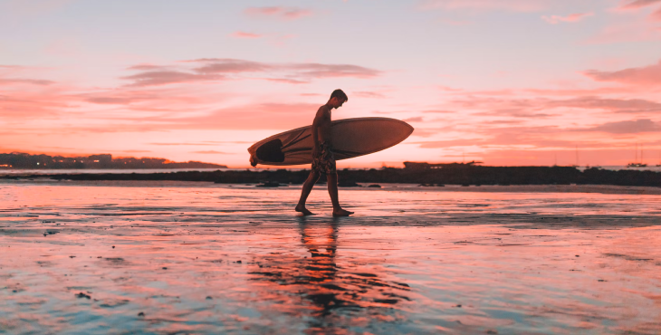 Prepárate para un verano repleto de adrenalina haciendo surf como un maestro