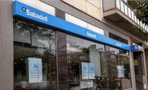 Un juzgado anula la cláusula aval de un crédito de Banco Sabadell por considerarla abusiva