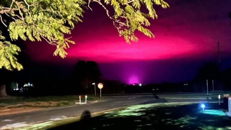 Un misterioso resplandor en el cielo de Australia hacer pensar en una «invasión alienigena»