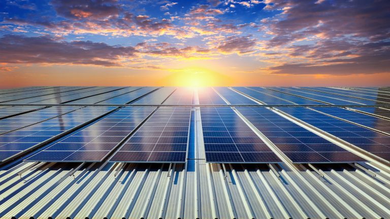 ¿Por qué instalar placas solares en tu empresa?