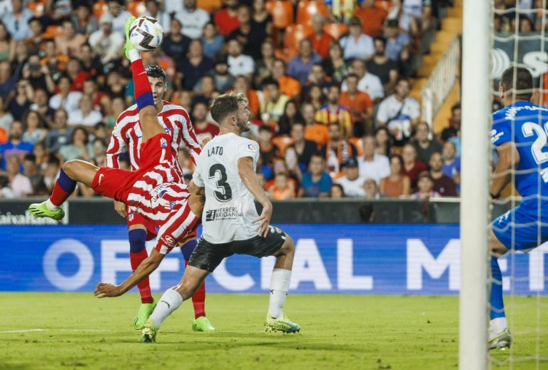 El Atlético de Madrid gana en Mestalla con gol de Griezmann