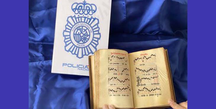 La Policía Nacional recupera un misal cantoral del siglo XVI