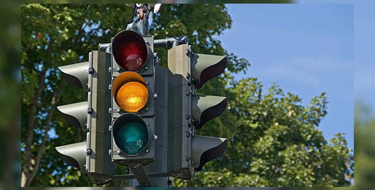 La DGT estudia eliminar el ámbar en semáforos para el conductor en puntos conflictivos