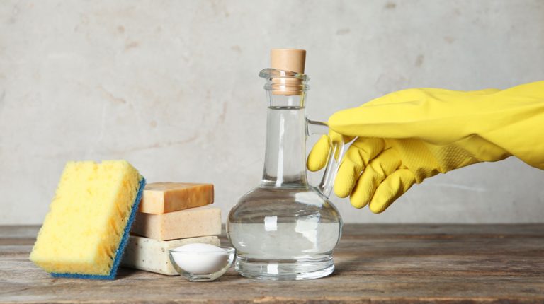 Limpia, ahorra y cuida el planeta con el vinagre blanco. 10 usos sorprendentes.