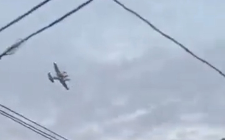 Un piloto amenaza con estrellar su avión contra la tienda Walmart