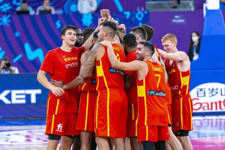 La selección española vence a Montenegro por 65-82