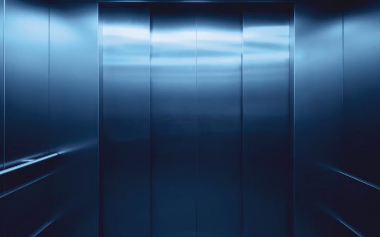 Encuentran muerto a un invidente en el foso de un ascensor en Valencia