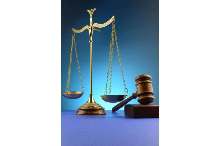 Libros de Derecho como elementos de apoyo para defensas jurídicas, disponibles en El Derecho y La Toga