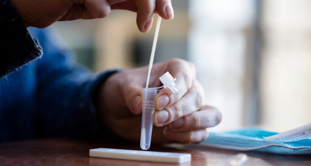test combinados para diferenciar entre Covid y gripe