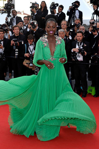 Todas_Las_Fotos_De_Celebrities_Y_Alfombra_Roja_De_La_Edicion_68_Del_Festival_De_Cine_De_Cannes_2015_Con_Sienna_Miller_Natalie_Portman_Cate_Blanchett__959667087_800X