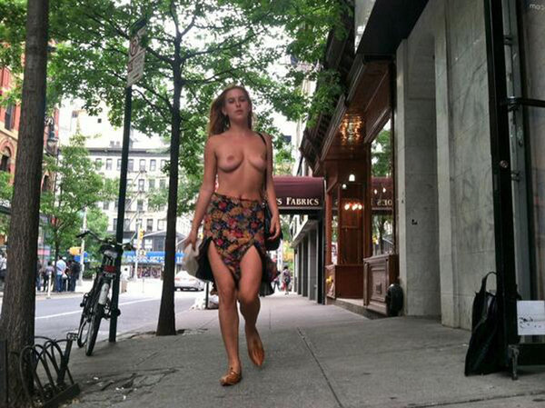 Scout-Willis-Desnuda-Por-Nueva-York-Para-Protestar-Contra-Instagram_Landscape