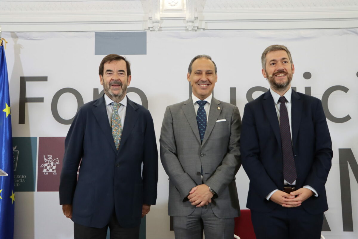 Vicente Guilarte Eugenio Ribon Y Miguel Angel Garcia Martin En El Foro Justicia Del Icam