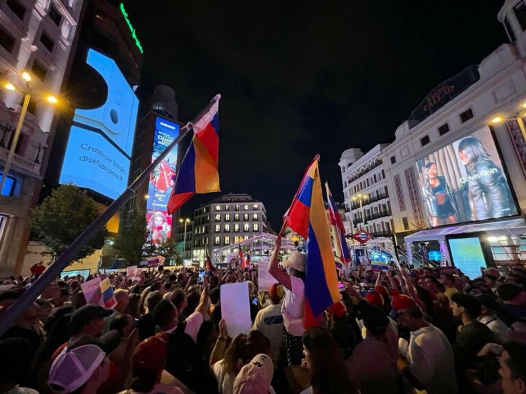 Continúan las protestas en Venezuela un mes después de las elecciones