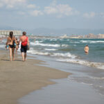 beach valencia spain tourism tourists people bathing swimming 842671.jpgd