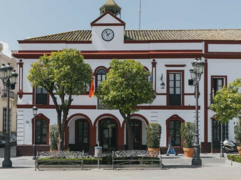 ¿Cómo mejora la reputación un pueblo cuyo exalcalde cobró casi medio millón de euros brutos en 10 años de la Junta de Andalucía sin ir a trabajar?