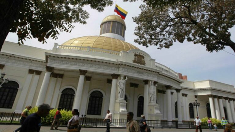 La Asamblea Nacional de Venezuela busca romper relaciones con España