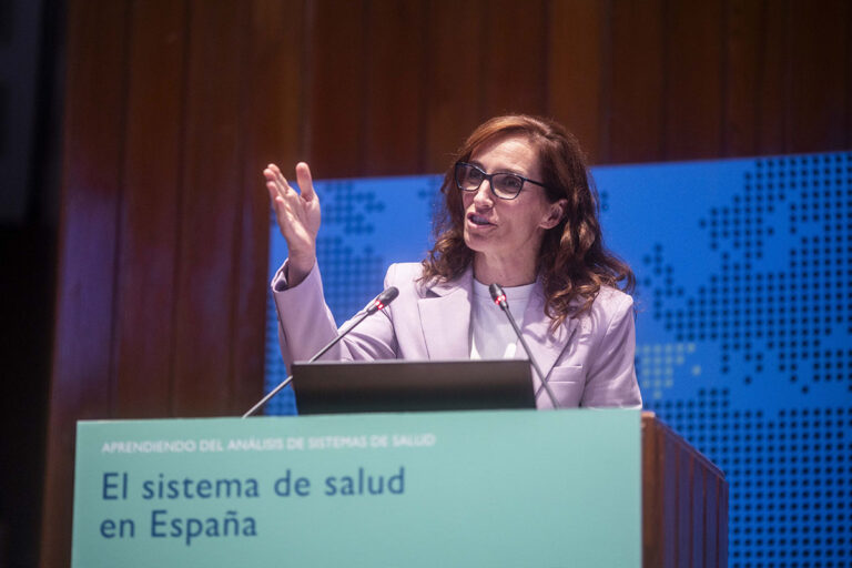 Mónica García defiende la sanidad universal y anuncia medidas para mejorar el sistema sanitario