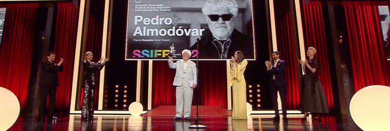 Pedro Almodovar recibe el Donostia 44 años después de debutar en el Festival de San Sebastián