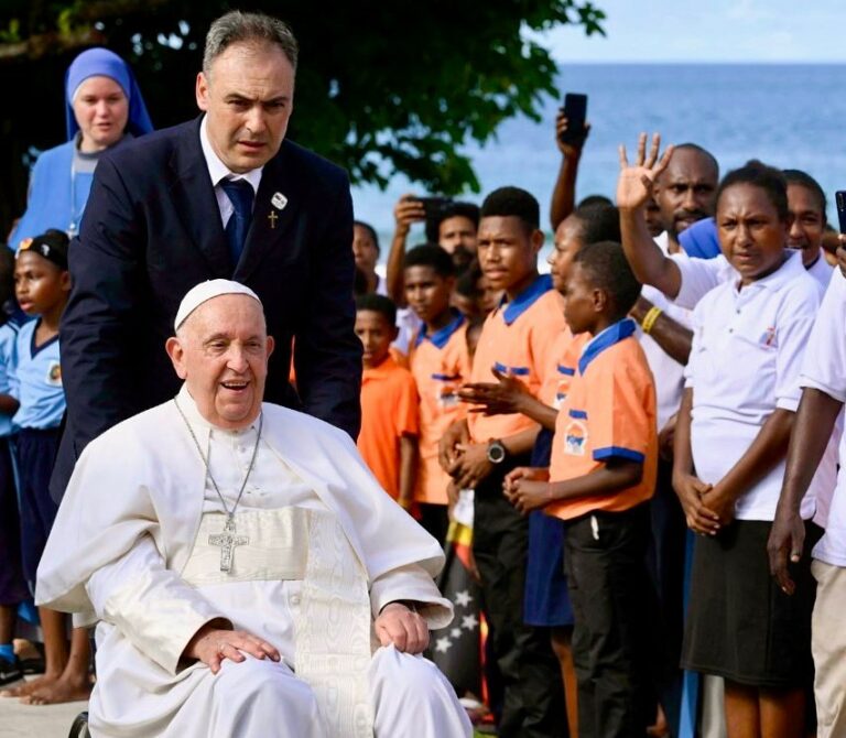 El Papa Francisco considera visitar Canarias por la emergencia migratoria