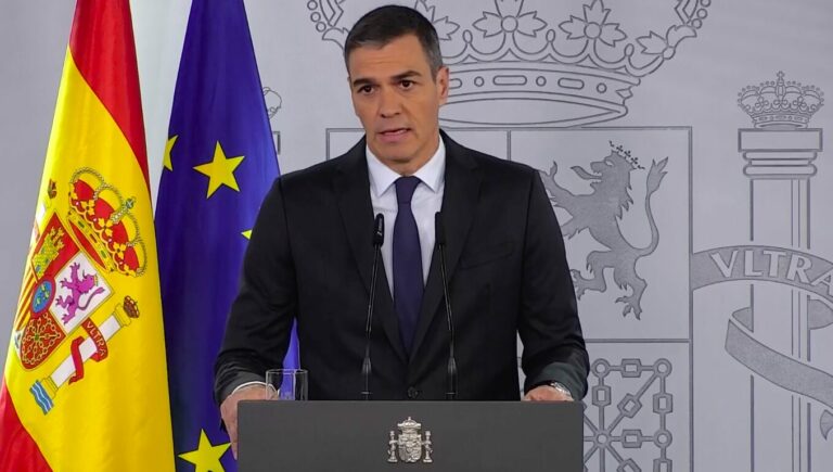 Sánchez pide no bajar la guardia y promete recursos del Estado y de la UE ante los estragos de la DANA