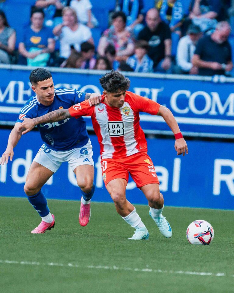 El Real Oviedo saca 3 puntos de oro en el Tartiere ante un Almería irreconocible