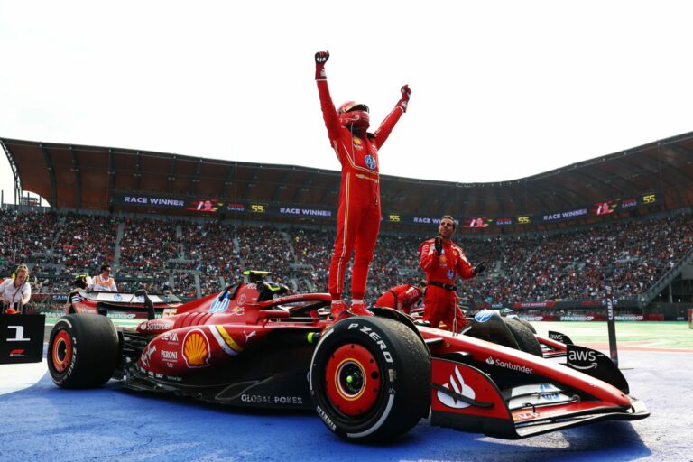 Carlos Sainz arrasa en México tras un fin de semana perfecto