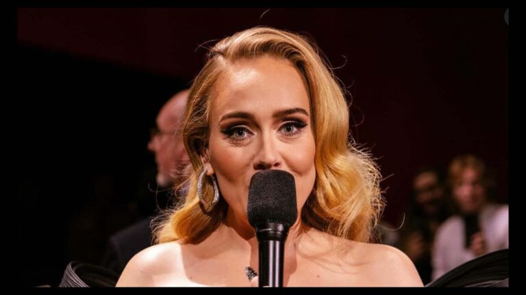 Adele revela su lucha contra una dolorosa infección de oído por una «rara bacteria del agua»