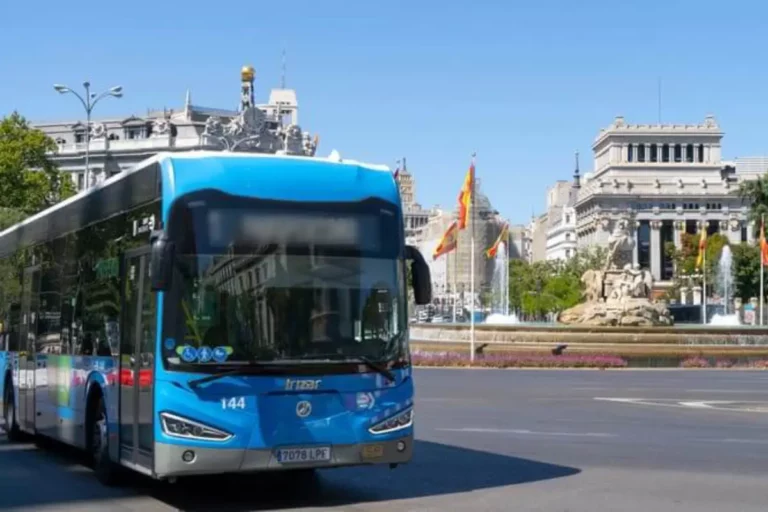 Comienza la huelga general de conductores de autobuses y grúas en toda España