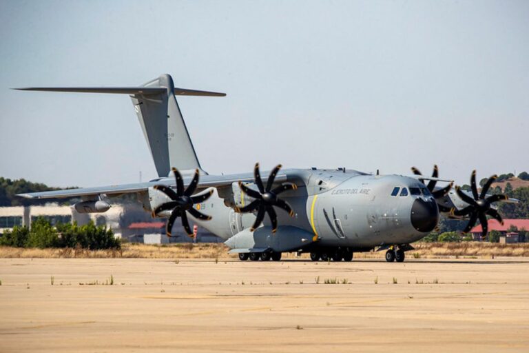 Defensa ofrece un tercer avión para evacuar a otros 65 españoles de Líbano este miércoles