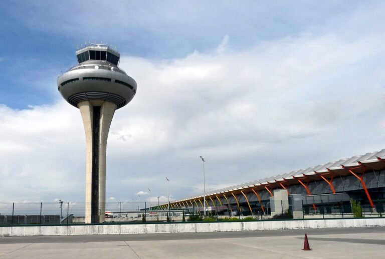 Así se investiga la incursión en pista de un vehículo no autorizado mientras despegaba un avión con 330 pasajeros en Barajas el pasado 21 julio