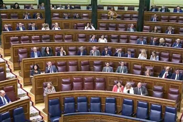 Pleno del Congreso: PP y PSOE se echan en cara quién ha hecho más por la equiparación salarial de policías y guardias civiles