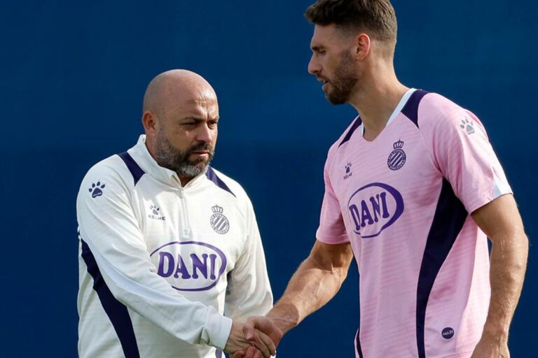 El técnico del Espanyol habla y calienta el derbi