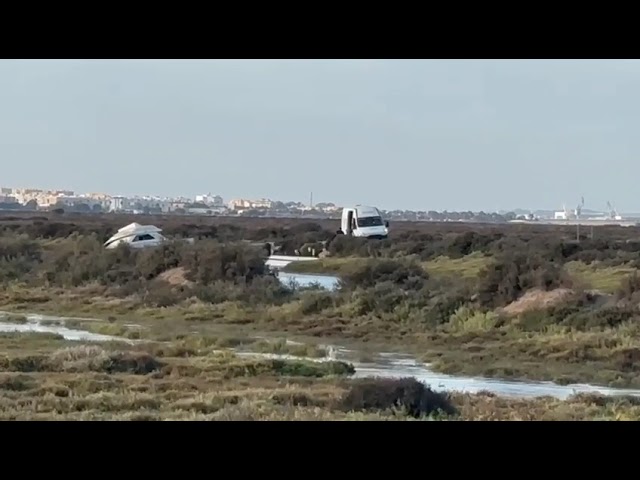 La indefensión de la Guardia Civil frente al ‘petaqueo’ de los narcos se cobra dos nuevos agentes heridos en Cádiz