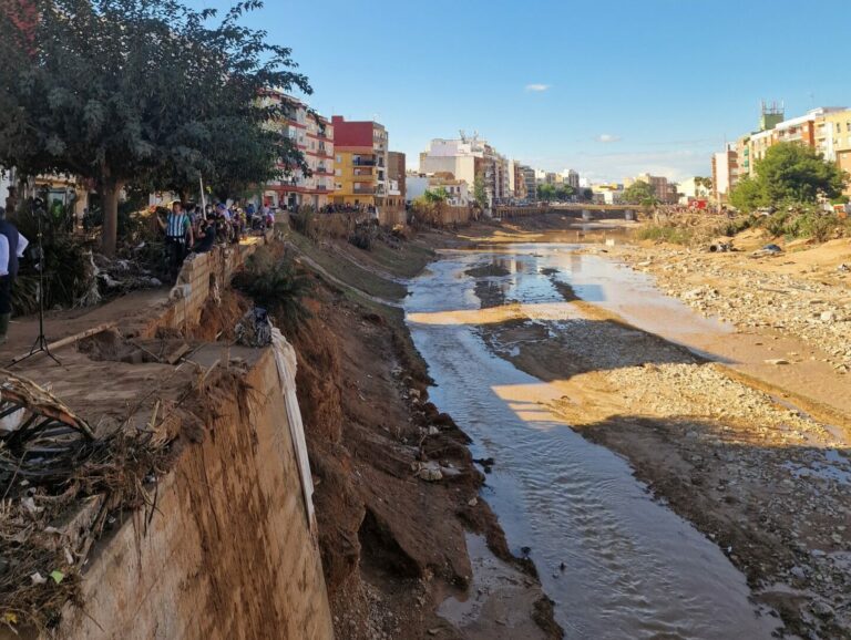 La CHJ desmiente a Mazón al afirmar que no tienen competencia para emitir alertas públicas y que avisó del «aumento brusco del caudal» del Barranco del Poyo