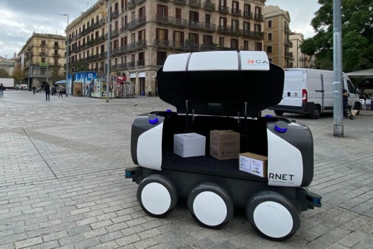 Barcelona prueba un robot autónomo para el reparto de paquetería