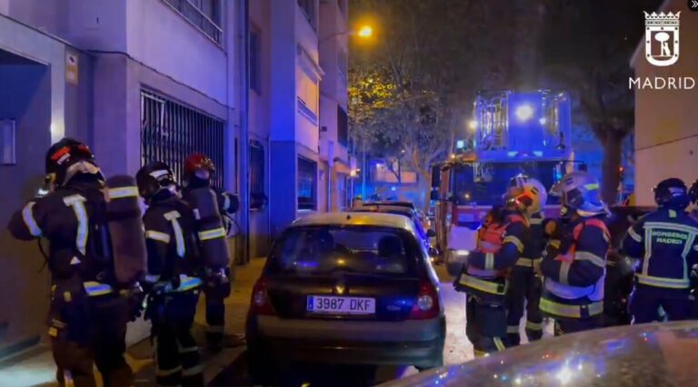 Ocho heridos en el incendio de una vivienda en Carabanchel, Madrid