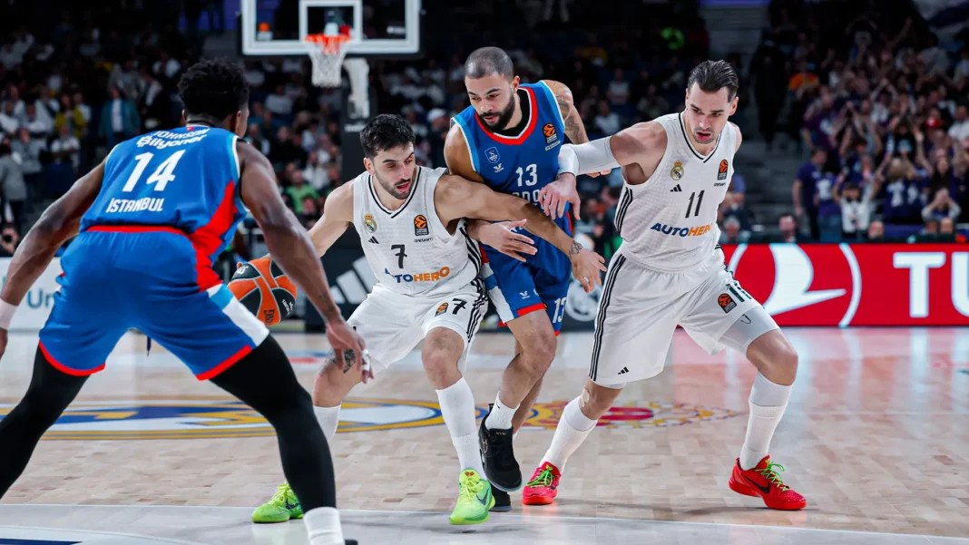 El Real Madrid pierde 64-74 ante el Efes Anadolu