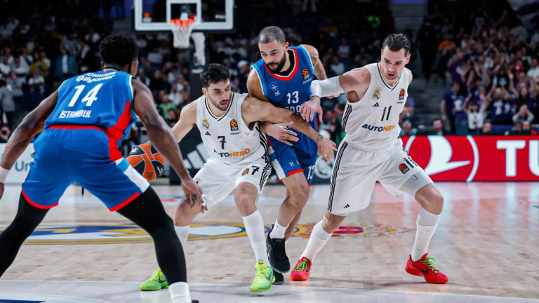 Real Madrid 64-74 Anadolu Efes: Los turcos evitan la remontada blanca