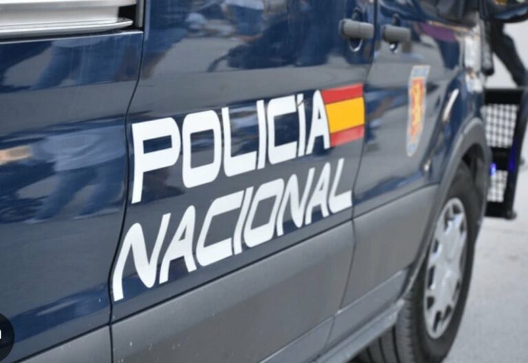 La Policía Nacional detiene a 3 personas que realizaron insultos racistas durante el Clásico