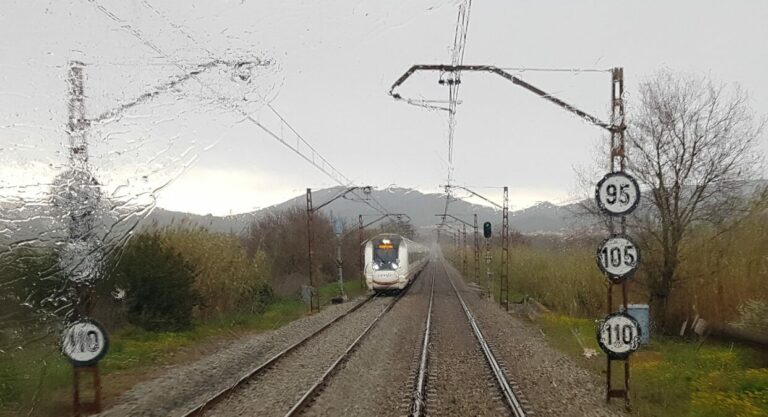 Alerta máxima en Cataluña por las lluvias, suspenden la circulación ferroviaria