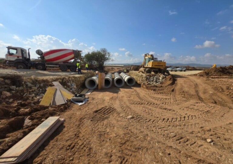 Avanza la recuperación de la infraestructura vial en Valencia tras la DANA: reabren líneas de tren y carreteras