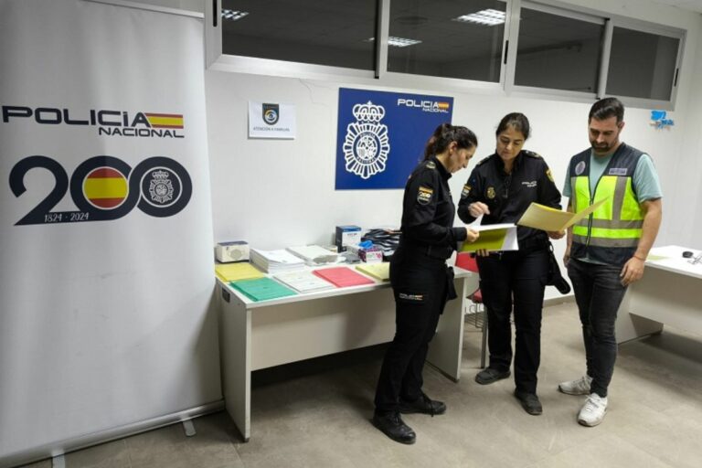 La Policía Nacional activa oficinas móviles para el DNI y para denunciar desaparecidos por la DANA