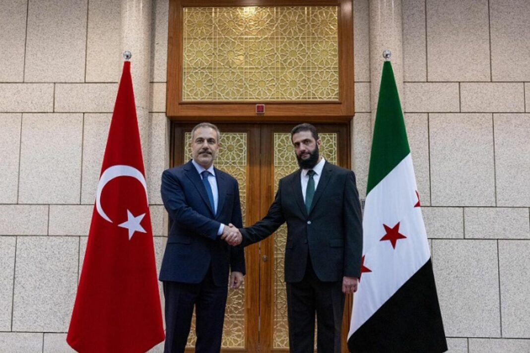 El ministro de Asuntos Exteriores de Turquía ha mostrado su apoyo al líder de la nueva Siria, Abu Mohammed al-Jolani. (Foto: