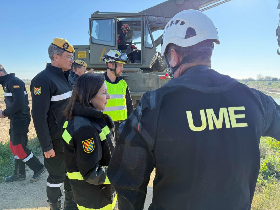 Margarita Robles en su visita a Valencia con la UME. Imagen: Ministerio de Defensa