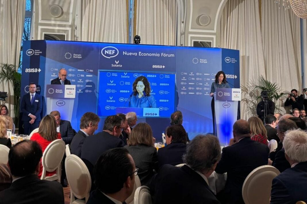 Ayuso durante el desayuno informativo organizado por Nueva Economía Fórum. (Foto: NEF).